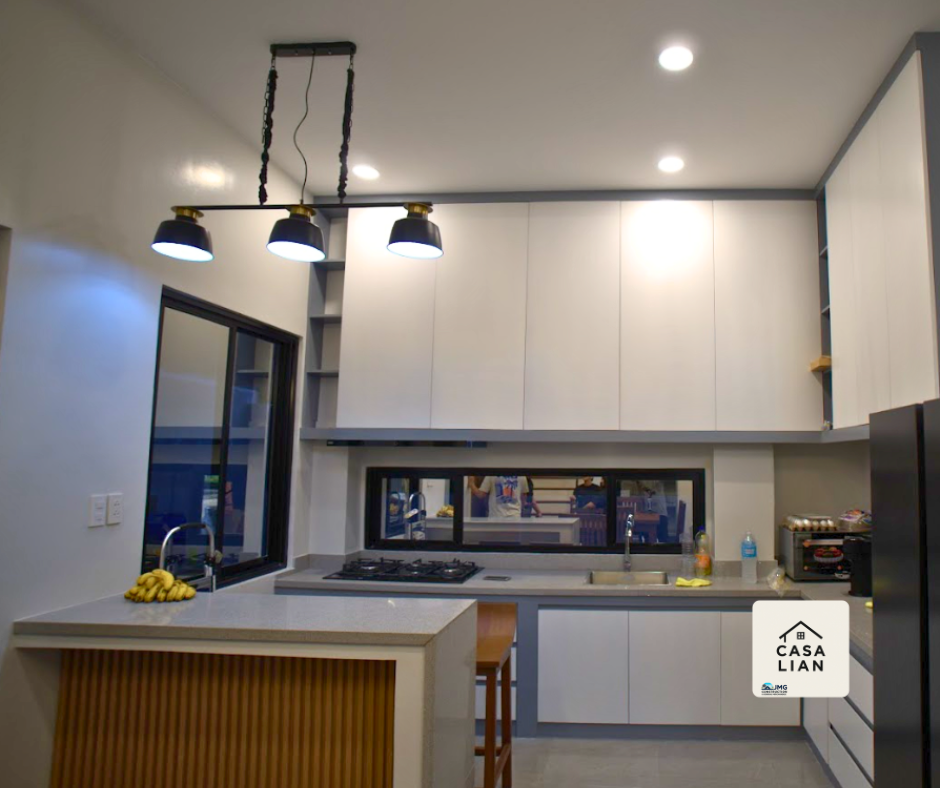 Casa Lian modern kitchen island design